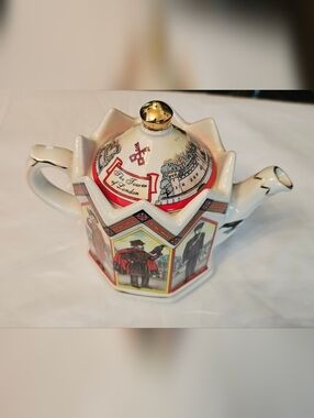 Vintage 80s James Sadler Tower of London Teapot Personnel of the Tower